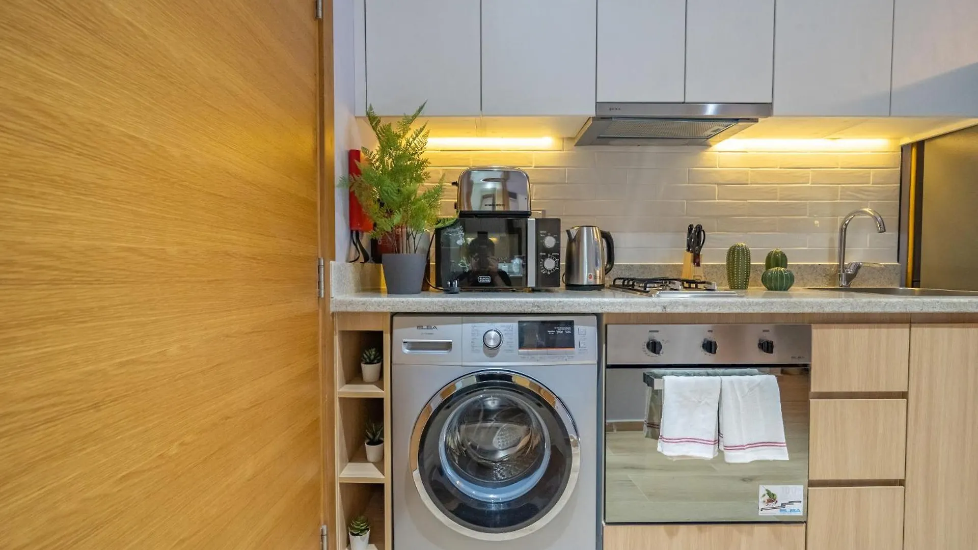Primestay - Stylish Studio Apartment In Azizi Aura, Dubai 0*,  United Arab Emirates
