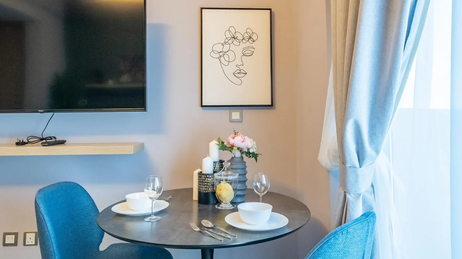 Primestay - Stylish Studio Apartment In Azizi Aura, Dubai