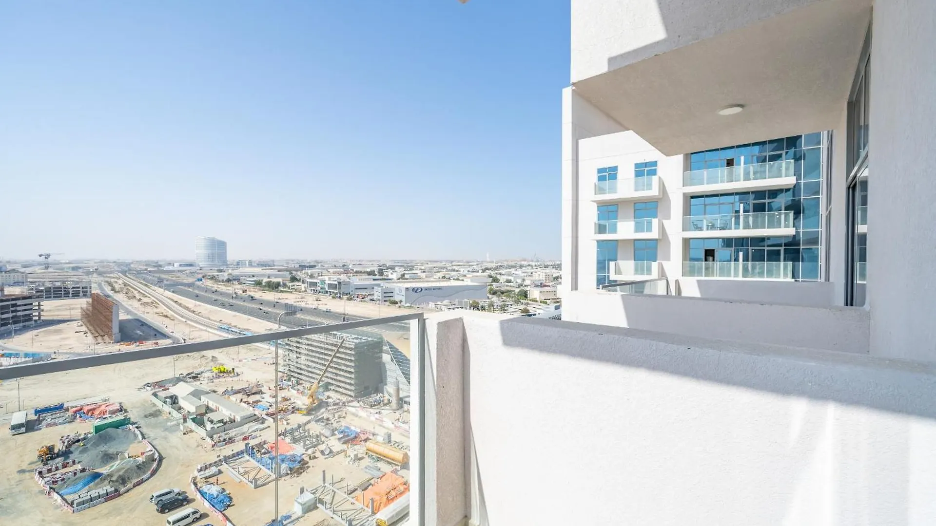 Primestay - Stylish Studio Apartment In Azizi Aura, Dubai