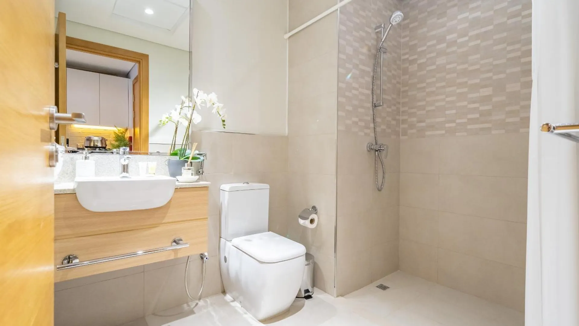 Primestay - Stylish Studio Apartment In Azizi Aura, Dubai