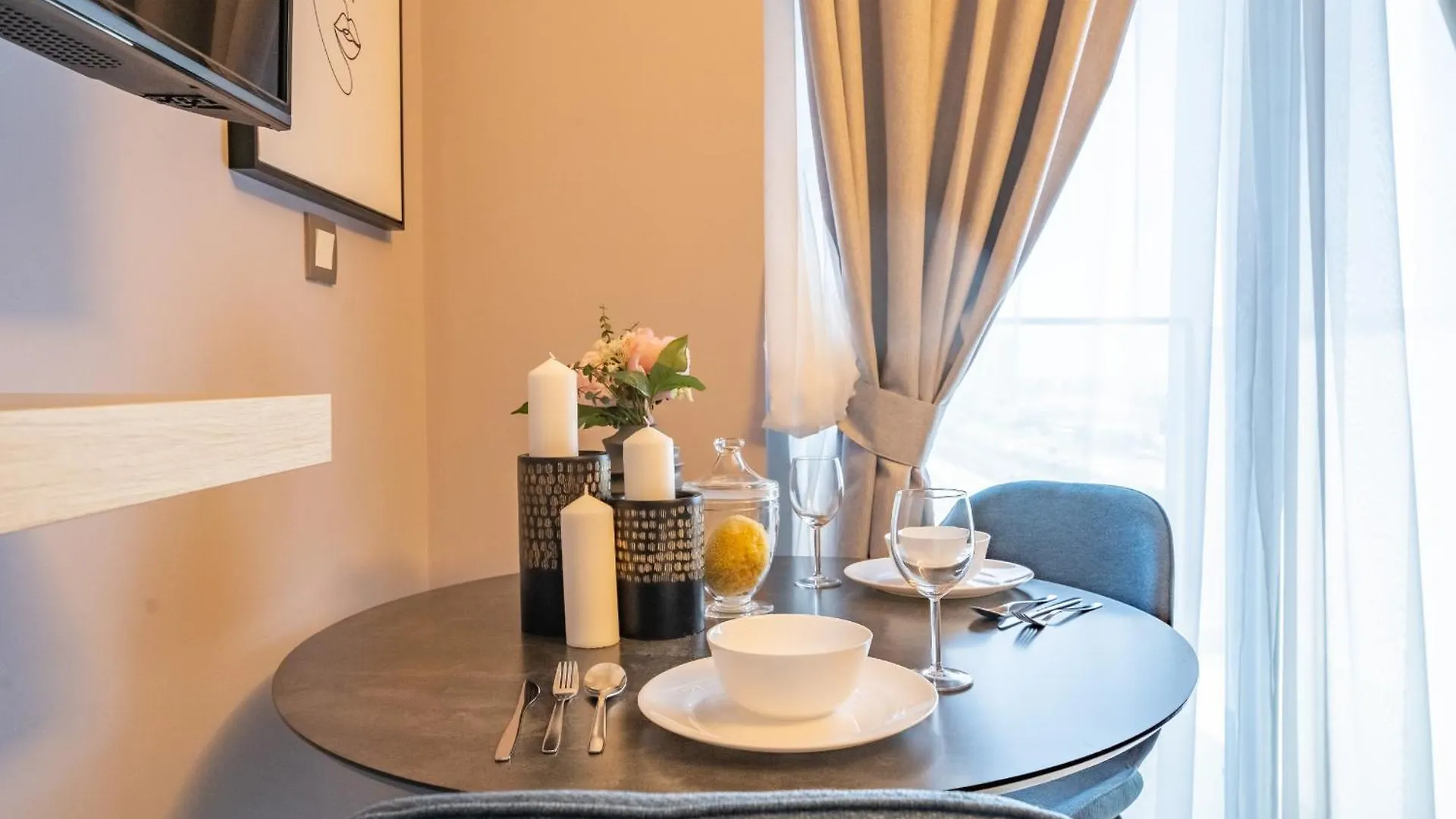 Primestay - Stylish Studio Apartment In Azizi Aura, Dubai United Arab Emirates