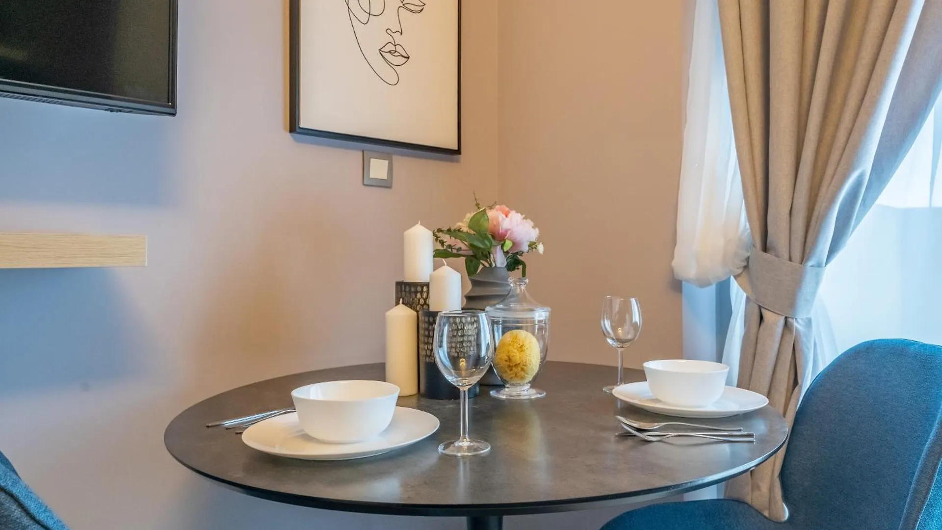Primestay - Stylish Studio Apartment In Azizi Aura, Dubai