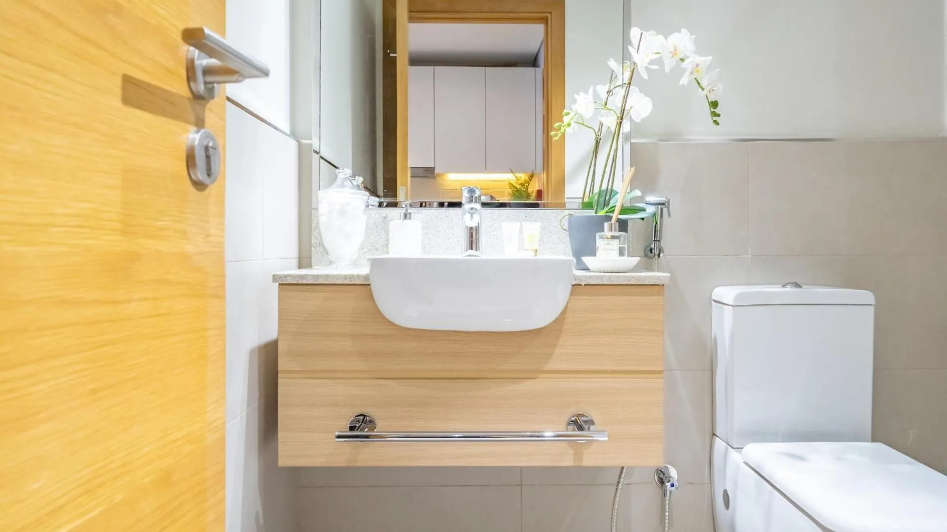 Primestay - Stylish Studio Apartment In Azizi Aura, Dubai United Arab Emirates