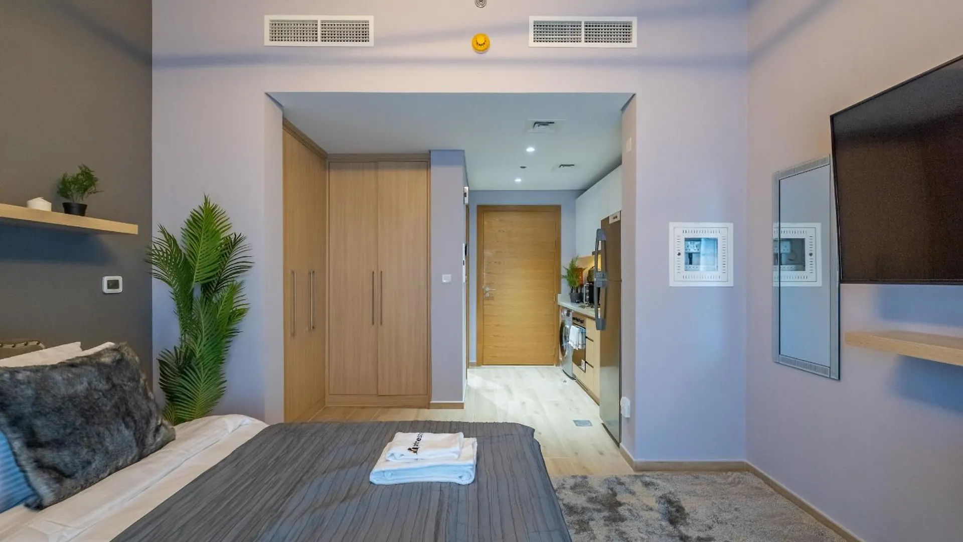 Primestay - Stylish Studio Apartment In Azizi Aura, Dubai