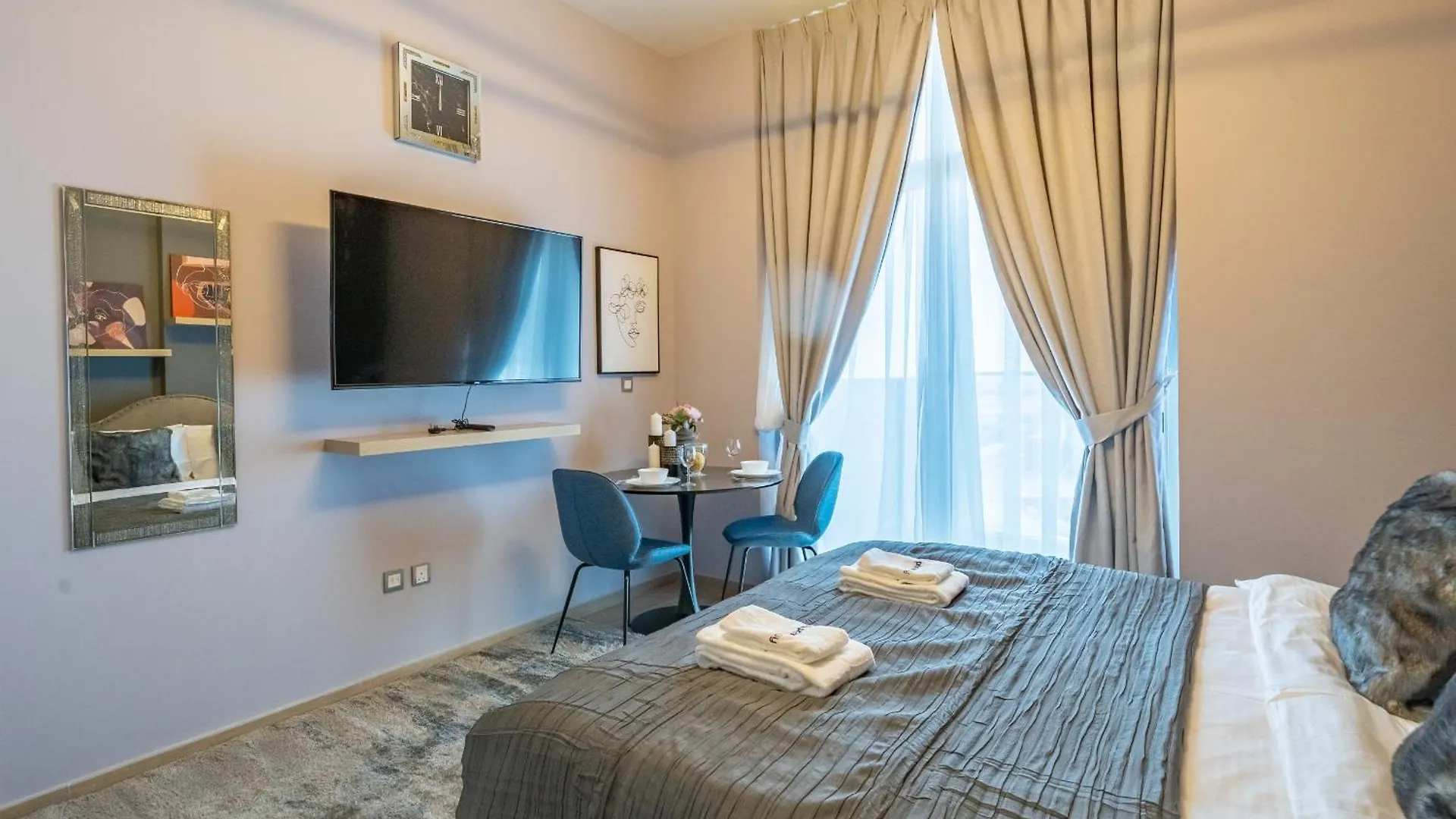 Primestay - Stylish Studio Apartment In Azizi Aura, Dubai United Arab Emirates
