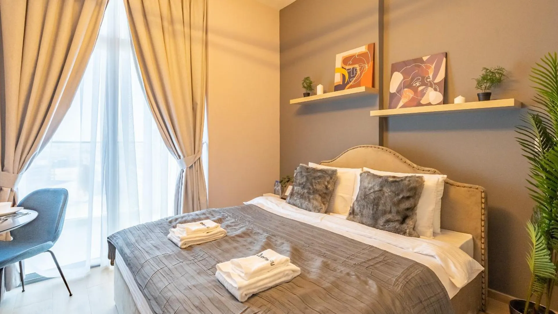 Primestay - Stylish Studio Apartment In Azizi Aura, Dubai
