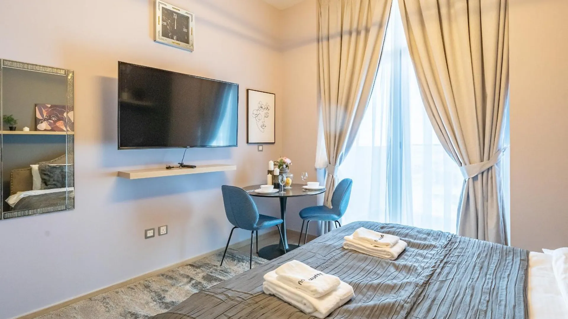 Primestay - Stylish Studio Apartment In Azizi Aura, Dubai